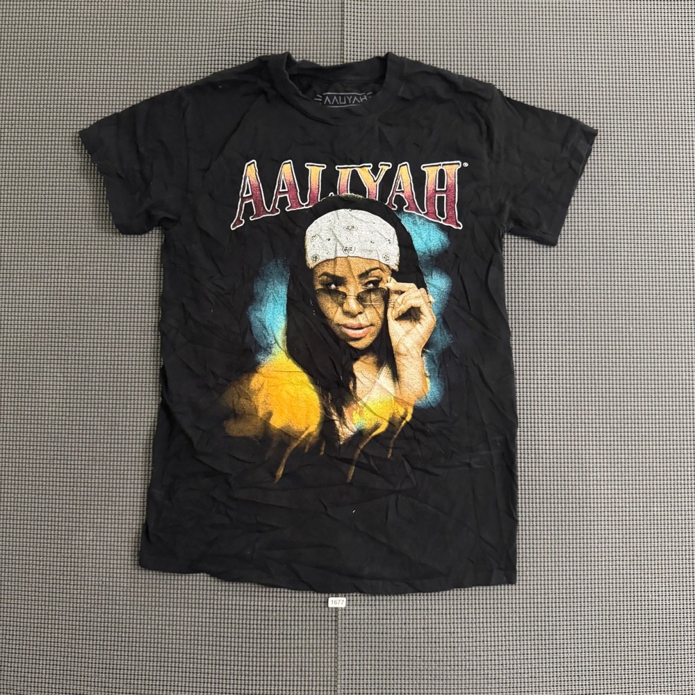 Aaliyah Graphic T-Shirt Mens Medium Black Short Sleeve R&B Singer Music Tee